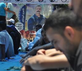  صلاة الجمعة امام مقر الصليب