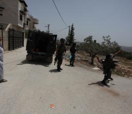 خاص فلسطين اليوم..قوات الاحتلال تقمع مسيرة كفر قدوم المنددة بالاستيطان