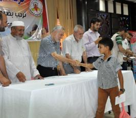 الجهاد الإسلامي تنظم إفطارا جماعياً وتوزع مئات المساعدات المالية للأيتام بغزة
