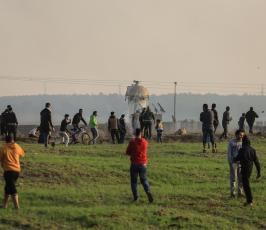 مواجهات بين الشبان الفلسطينيين وجيش الاحتلال على الحدود الشرقية لمخيم جباليا ‫(42598921)‬ ‫‬