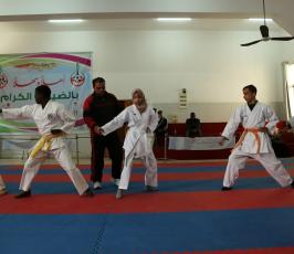 مكفوفون يمارسون لعبة الكاراتيه بمدينة غزة ‫(39191045)‬ ‫‬