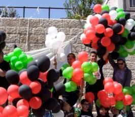 أطفال القدس يرسمون لمدينتهم وللأسرى بباب العامود