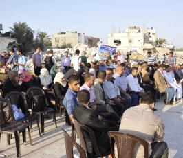  وزارة الاعلام  تقيم احتفالا للصحفيين بمناسبة عيد الاضحى على أنقاض المنازل المدمرة في بلدة خزاعة