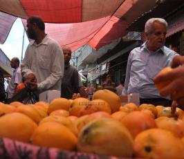 مواطنون يهرعون الى الاسواق و البنوك للتزود باحتياجاتهم