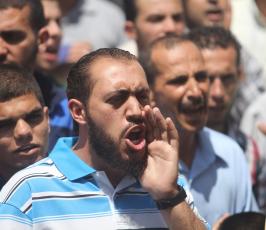 مسيرة في رام الله تنديداً بالمجازر ضد الاخوان المسلمين في مصر