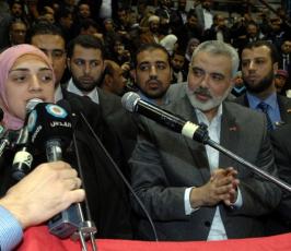رئيس الوزراء الفلسطيني اسماعيل هنية يتحدث بكلمة أمام جمهور حاشد في تونس العاصمة