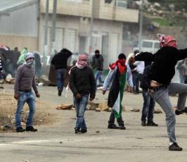 خاص فلسطين اليوم...مواجهات وإصابات أمام سجن "عوفر" غربي رام الله