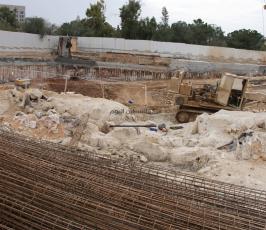 آليات الاحتلال تواصل تدمير مقبرة مأمن الله الاسلامية التاريخية في القدس