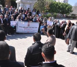 بالصور:وقفة نسائية وسط مدينة غزة تطالب بإنهاء الانقسام