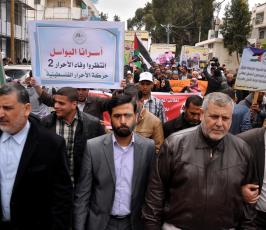 بالصورمسيرة للفصائل بغزة إحياءً ليوم الاسير ‫(61426914)‬ ‫‬