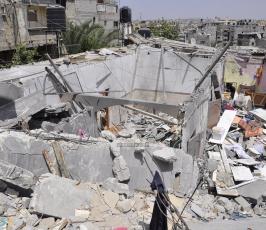 بعض المنازل التي استهدفت بخانيونس خلال العدوان