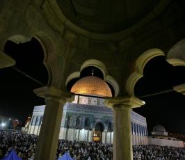 الالاف يحيون ليلة القدر بالمسجد الاقصى