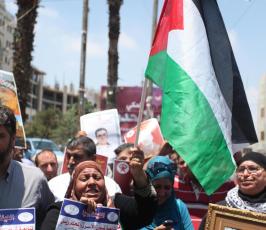 مسيرة وسط رام الله للتضامن مع الأسرى الأردنيين المضربين عن الطعام في سجون الاحتلال
