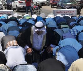  صلاة الجمعة امام مقر الصليب