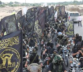 سرايا القدس لواء الوسطى تنظم مسير عسكري مهيب في ذكرى التأسيس والانطلاقة والشقاقي