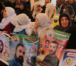 اهالي المعتقلين أمام مقر اللجنة الدولية للصليب الأحمر بمدينة غزة (4)