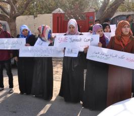 وقفة تضامنية بغزة مع اللاجئين الفلسطينيين في مخيم اليرموك في سوريا