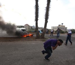 خاص فلسطين اليوم..مواجهات بين شبان فلسطينيين وقوات الاحتلال في قرية سلواد شرقي رام الله
