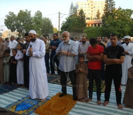 الجهاد الإسلامي تؤدي صلاة العيد في العراء ‫(43385350)‬ ‫‬.JPG