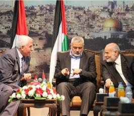 بالصور:هنية يستقبل وفد المصالحة برئاسة عزام الاحمد في منزله بمخيم الشاطئ