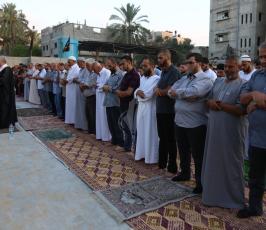 الجهاد الإسلامي يصلي العيد أمام منزل الشهيد الإعداد كامل الإعداد بغزة ‫(37945861)‬ ‫‬