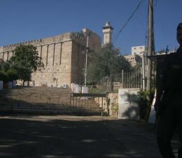 خاص فلسطين اليوم..الحرم الإبراهيمي في الخليل تحت الحصار