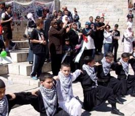 أطفال القدس يرسمون لمدينتهم وللأسرى بباب العامود