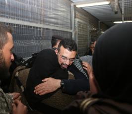 لأسير فراس أبو زيد حفيد خنساء فلسطين الحاجة أم رضوان الشيخ خليل يتنسم عبق الحرية  (6)