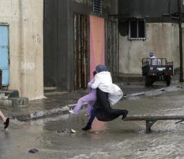 امطار غزيرة وعواصف تغزو مدينة غزة