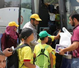 مئات أطفال المخيمات الصيفية يتدفقون على المسجد الأقصى