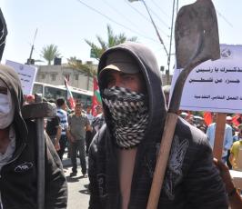 بالصور:في فلسطين.. العمال يحتفلون بيومهم العالمي على طريقتهم الخاصة