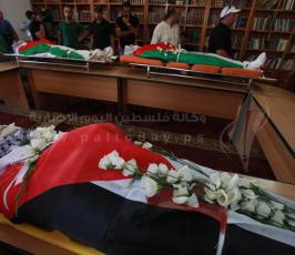 آلاف المواطنين يشيعون جثمانين شهداء مخيم قلنديا