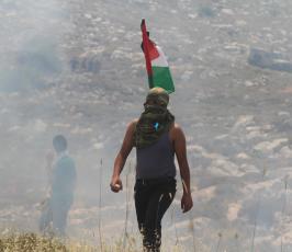 خاص فلسطين اليوم...مواجهات في دير جرير أثر قمع الاحتلال لمسيرة سلمية منددة بالاستيطان