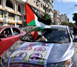 مسيرة محمولة تجوب شوارع غزة تضامناً مع الاسرى