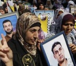 اعتصام تضامنى مع الاسرى بمشاركة المحررة هناء شلبى بغزة