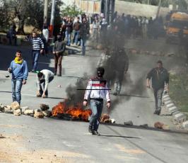 خاص فلسطين اليوم. إصابات ومواجهات أمام معتقل "عوفر" قرب رام الله