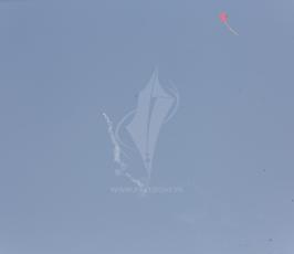 طائرة إسرائيلية تحاول ايقاف الطائرات الورقية الحارقة  ‫(43713026)‬ ‫‬.JPG