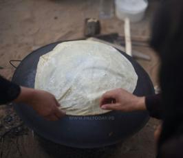 نساء فلسطينيات يُعددنَ خبز الصاج التراثي شرق خانيونس جنوب قطاع غزة ‫(1)‬ ‫‬.jpeg