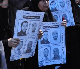 مهجة القدس تنضم وقفة تضامن مع الاسرى المضربين امام مقر الصليب الاحمر بغزة