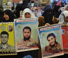 بالصور:تواصل الاعتصام الاسبوع لاهالي الاسرى قبالة الصليب فى غزة