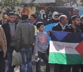 وقفة تضامنية بغزة مع اللاجئين الفلسطينيين في مخيم اليرموك في سوريا