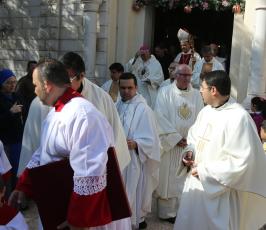 بطريرك القدس  قبيل عيد الميلاد في مدينة غزة ‫(29155725)‬ ‫‬