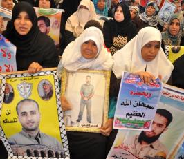 العمل النسائى للجهاد يشارك أمهات الأسرى   ‫(1)‬ ‫‬