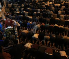 بالصورجماهير غفيرة تشيع شهيد سرايا القدس بمشاركة قيادات فلسطينية من كافة الفصائ ‫(38797838)‬ ‫‬