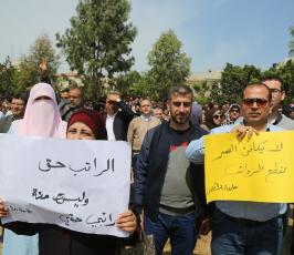 مسيرة حاشدة لموظفين السلطة ‫(38273548)‬ ‫‬