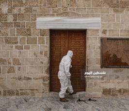 تعقيم المساجد كإجراء وقائي لطمأنة المصلين يوم الج (39).JPG
