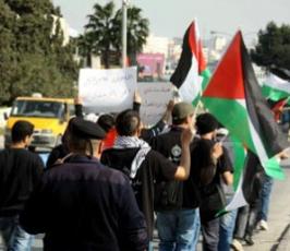 مسيرة لطلاب جامعة القدس تضامنا مع هناء شلبى
