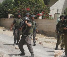 خاص فلسطين اليوم..قوات الاحتلال تقمع مسيرة كفر قدوم المنددة بالاستيطان
