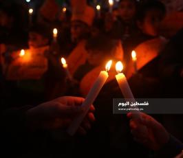 أطفال غزة يشعلون الشموع رفضا لصفقة القرن (9).JPG