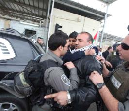 خاص فلسطين اليوم..نشطاء فلسطينيون يعودون إلى باب الكرامة شمال غرب القدس المحتلة